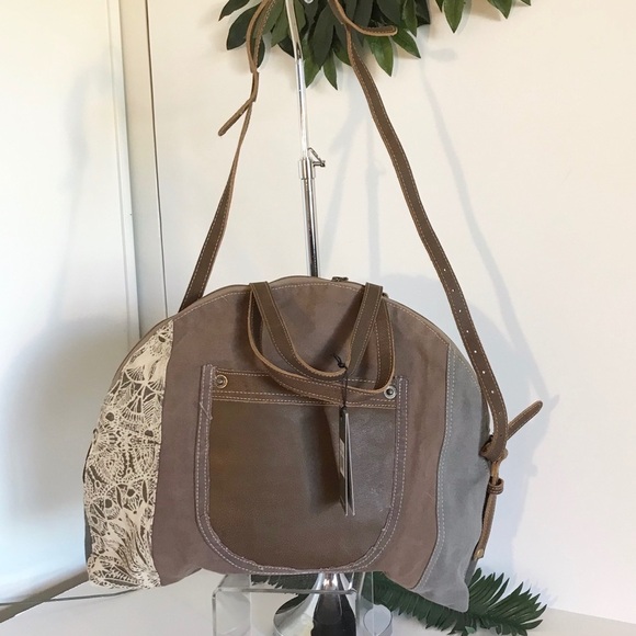 Myra Floral Print Shoulder Bag!Removable Strap! - Picture 3 of 6